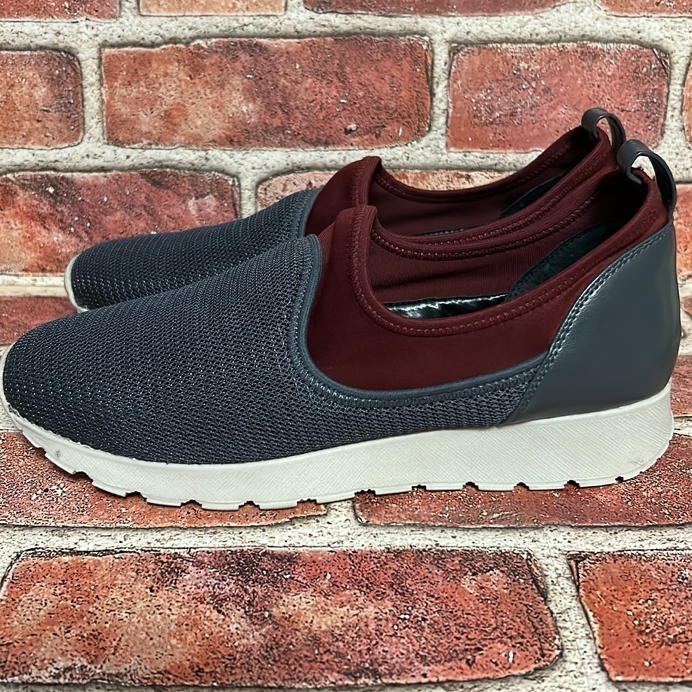 𝅺LORI Goldstein Slip-On Mesh Sneakers Women, NWOT, Gray and Maroon, Size 8M (38)